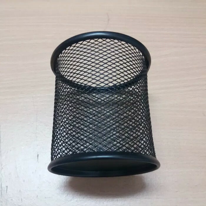 

Dijual Desk Set Besi Jaring / Desk Set Pen Stand Size : 9 Cm (Diameter) X 9.5 Berkualitas