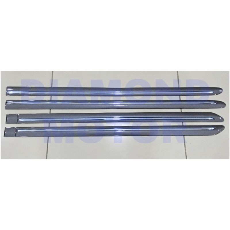 Toyota Innova Lama Side Moulding Garnis Lis List Body Warna