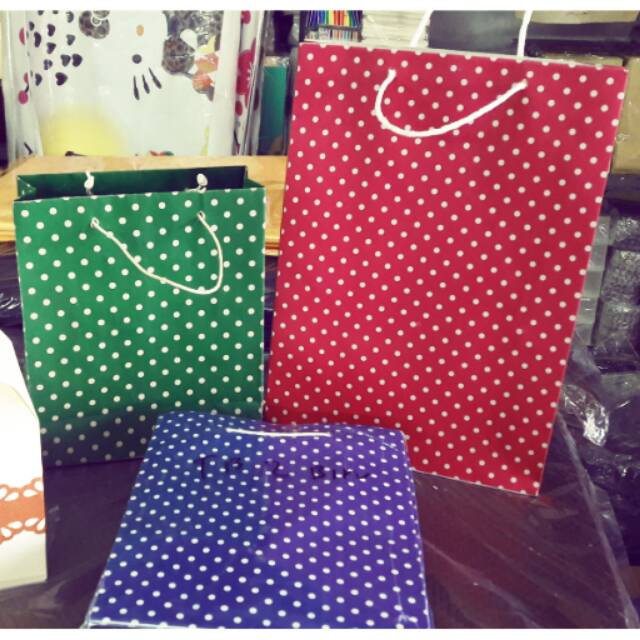 

Paper bag polkadot isi 12 pcs
