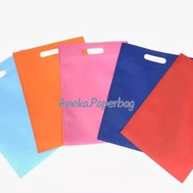 

Tas Kain Spunbond Spunbon Furing Oval S 20x26 Goodie bag Shopping bag MIN 20PCS Best Seller