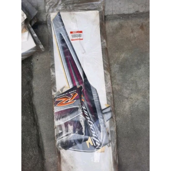 Striping body decal bodi list body sticker les shogun 125 R shogun 125 R original suzuki