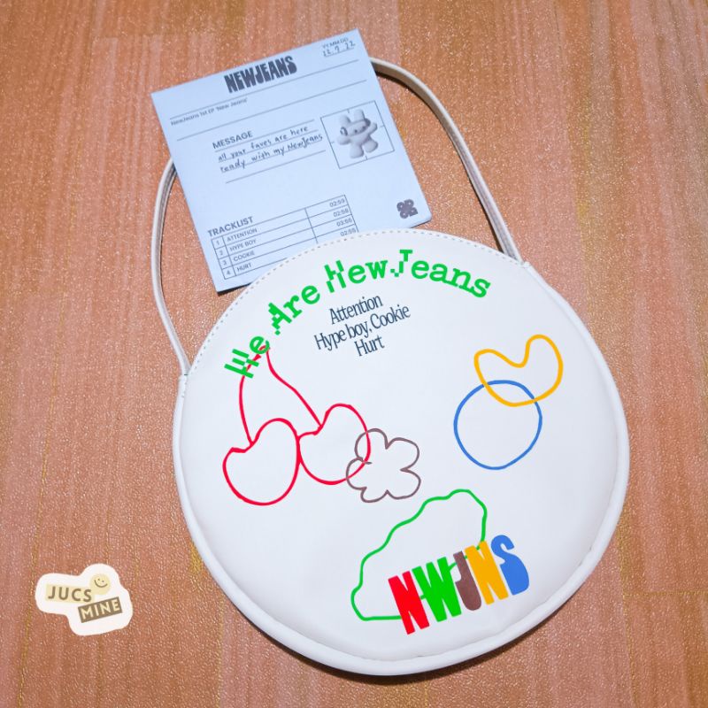 [ READY STOCK ] NewJeans 1st EP 'New Jeans' (BAG & CD ONLY) • WHITE / BLACK Ver. LIMITED ALBUM