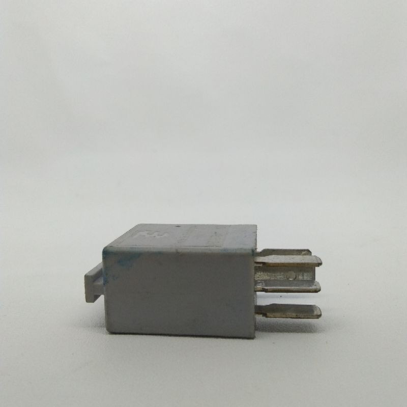 RELAY LAMPU K. 5 ABU-ABU UNIVERSAL