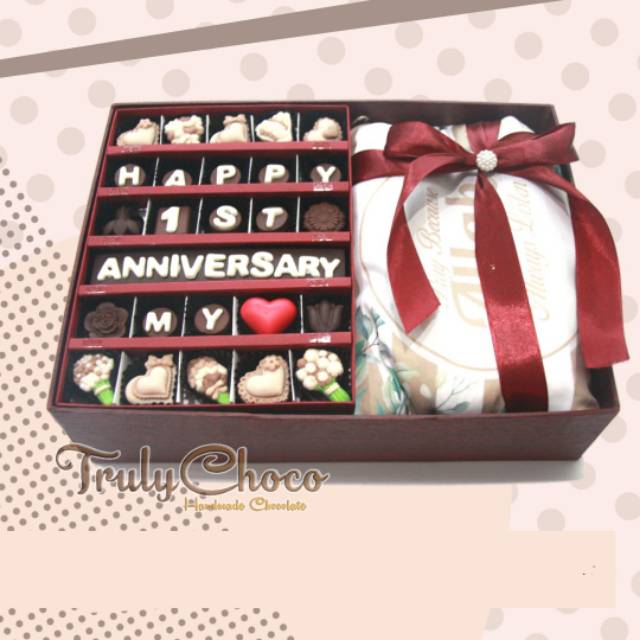 

Kado Anniv paket mukenah dan coklat ucapan