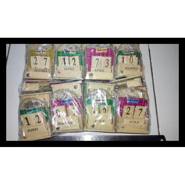 

SOUVENIR PERNIKAHAN KALENDER ABADI (KEMAS PLASTIK) BERKUALITAS