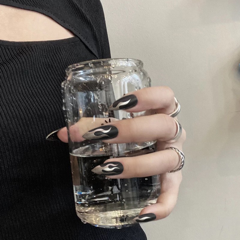 24 pcs kuku palsu + lem set / fake nails tahan air motif api silver dan hitam natural with glue
