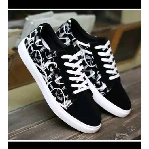 Sepatu Sneakers Old Skool Black White Vns Fetino Motif Putih VansSK Delapan Low 36-43