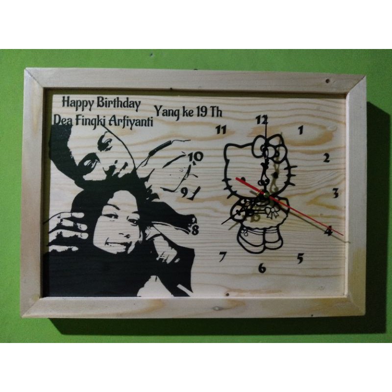 Foto Kayu | Jam Kayu | Jam Dinding Kayu | Jam Sketsa || Jam Lukis Ukuran 26x39CM