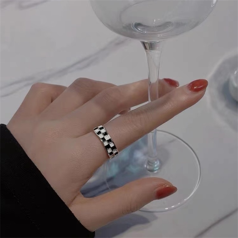 Cincin Model Terbuka Warna Kontras Hitam Putih Gaya Korea Untuk Wanita
