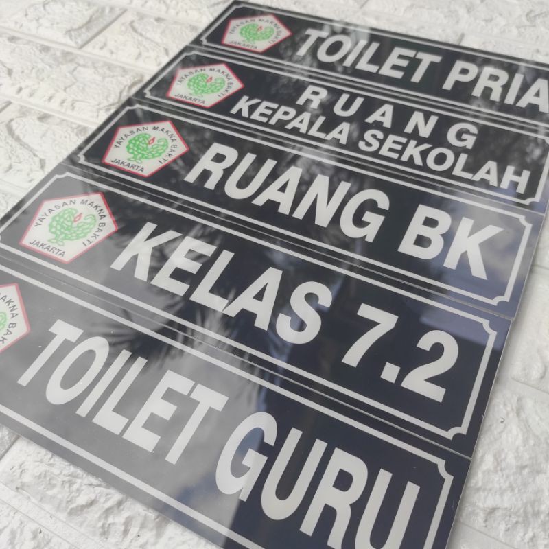 PAPAN NAMA AKRILIK SIGN LABEL ACRYLIC PAPAN COSTUM DESAIN BEBAS 10x30CM