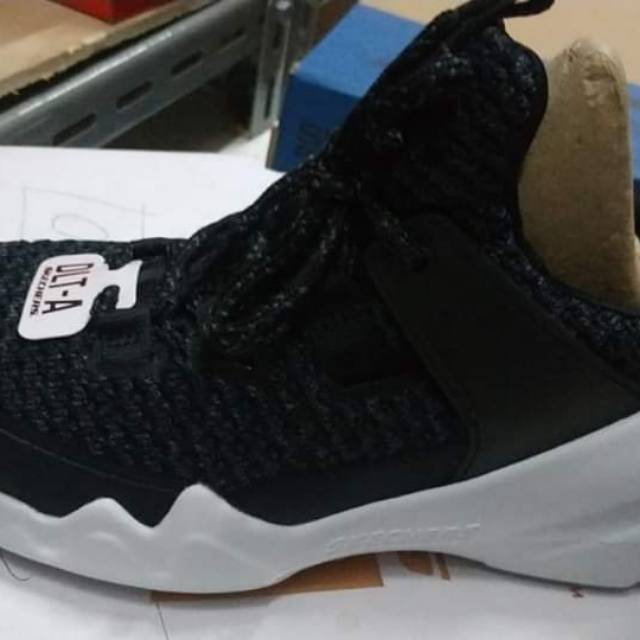 Skechers DLT A LOCUS