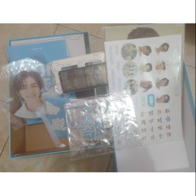 Ready Stock Summer Vacation Kit WayV