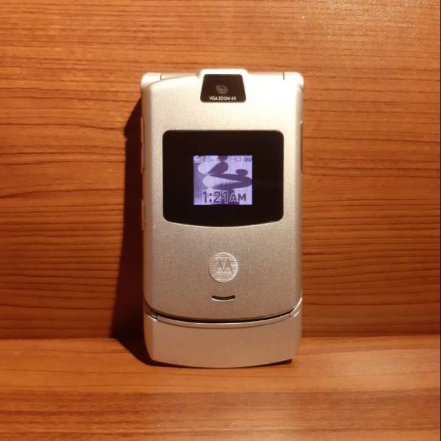 HP Jadul Handphone Motorola V3 Silver Flip atau Lipat Bukan V3i Startac atau V3xx
