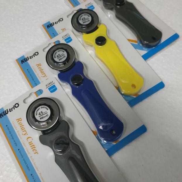 

Made in Taiwan, KW-TRIO 03803 Rotary Cutter 45mm - Hitam