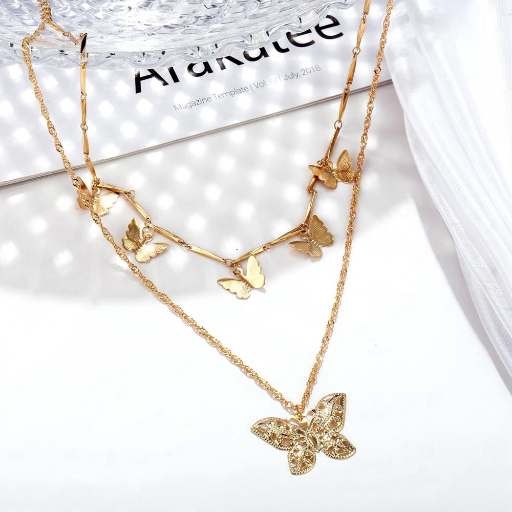 Kalung Choker Multilayer Liontin Bulan Sabit Warna Gold untuk Wanita