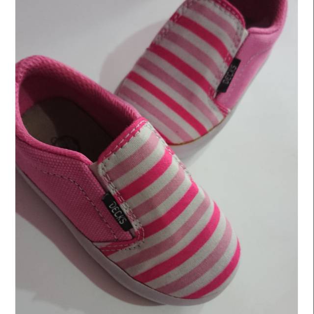 Sepatu deck anak
