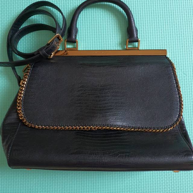Preloved sling bag/ handbag/ tas charles keith hitam original