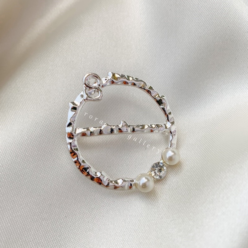 Rora PART 1 NEW BROOCH | BROS BUTTONSCARVES | Rora Gallery-P silver