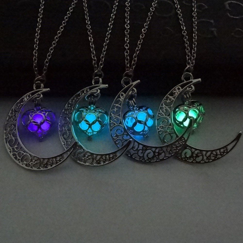 Kalung Rantai dengan Liontin Bentuk Sailor Moon Glow In The Dark