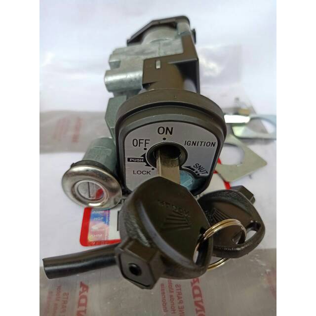 Kunci  kontak  Beat Esp Beat street original.