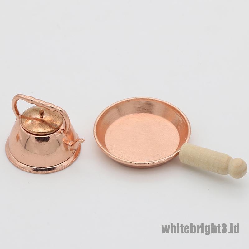 (white3) Mainan Miniatur Wajan Penggorengan + Teko Perunggu Skala 1: 12 Untuk Dekorasi Rumah Boneka