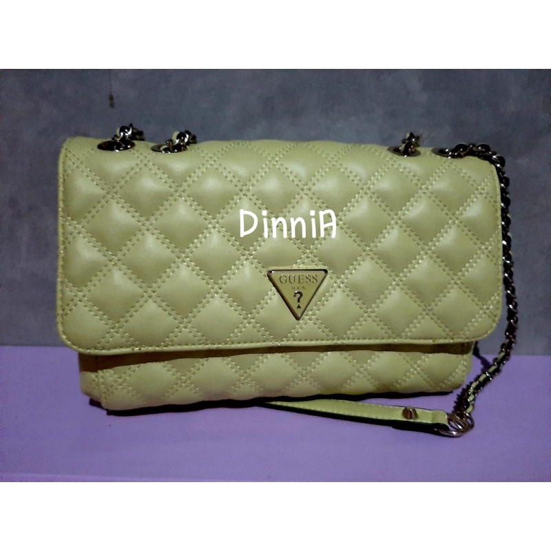 Preloved guess cessily