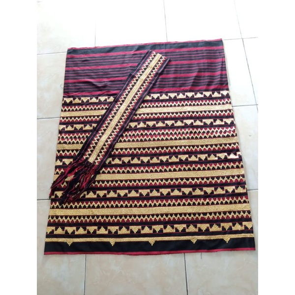 kain sarung tapis Lampung tradisional abung