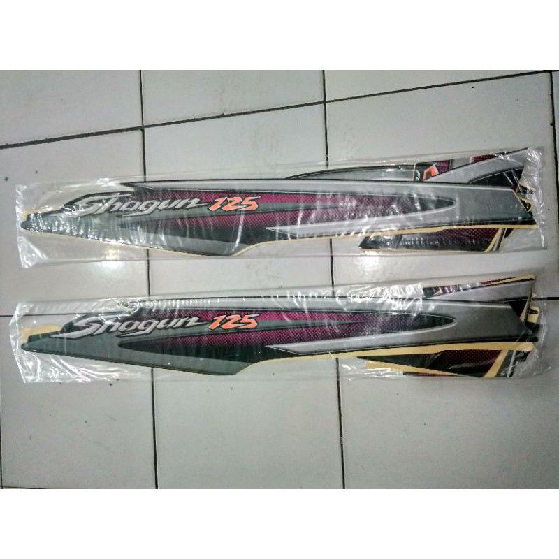 setriping Shogun 125r 2005/2006 hitam silver
