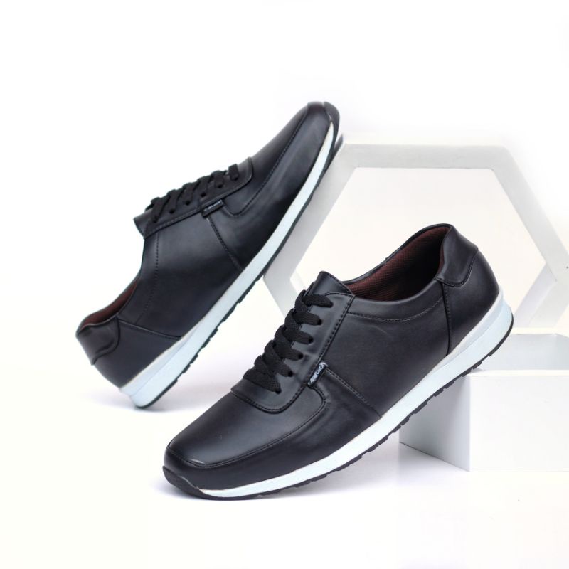 Sepatu Pria Sneakers Keren Casual Hitam Murah Slip On Original 100% Kulit Sapi Asli Kerja Kantor Sekolah Kuliah