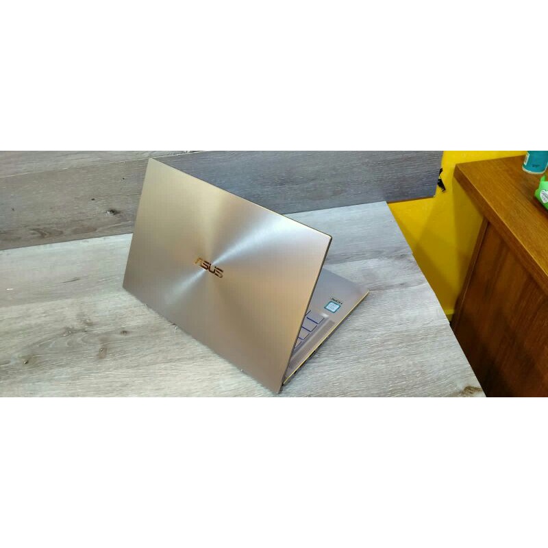 Laptop ASUS ZenBook UX431FA Core i5 8GB SSD 512 GB