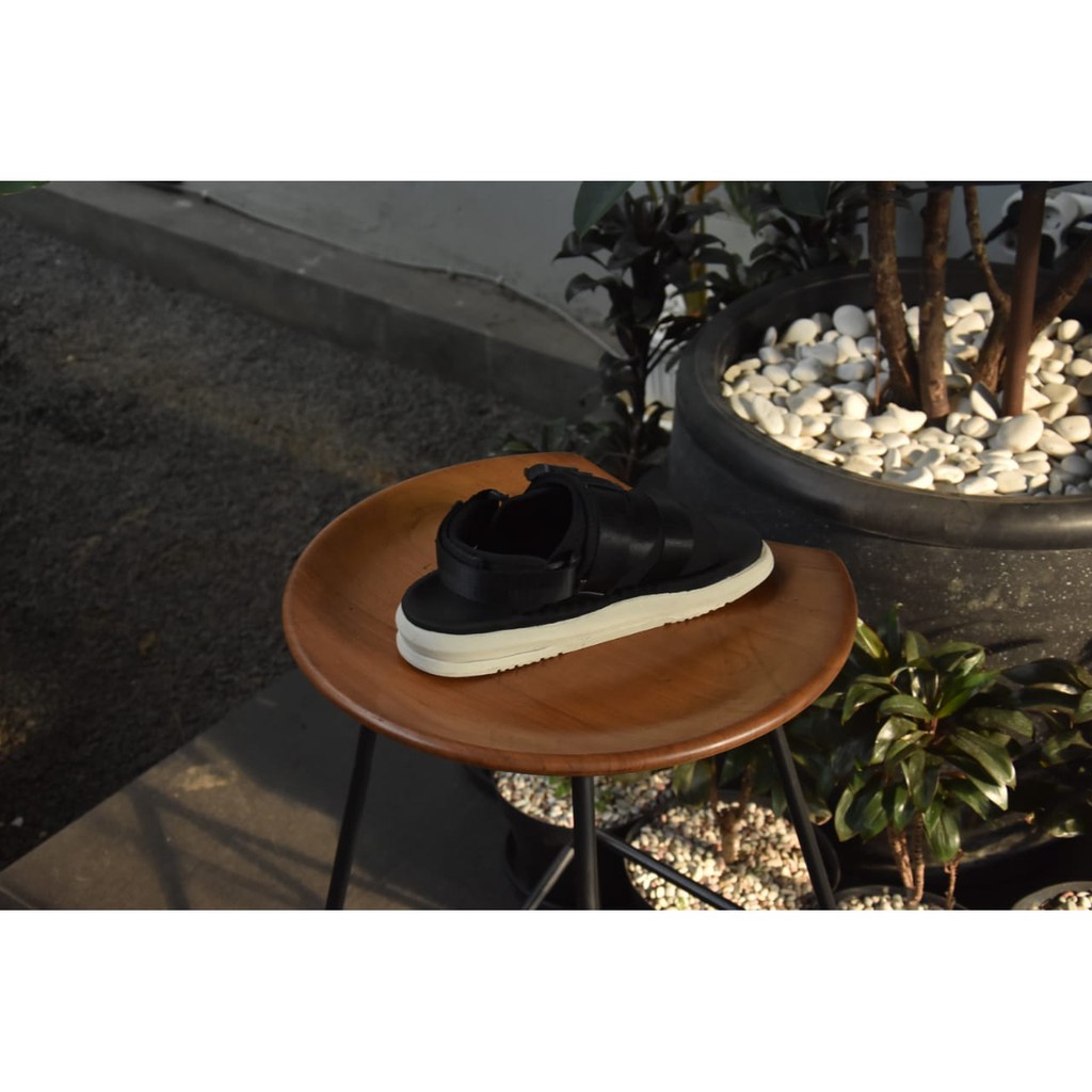 SANDAL KASUAL PRIA VOLKERFOOTWEAR X VICTUS MOCK UP IVORYBLACK