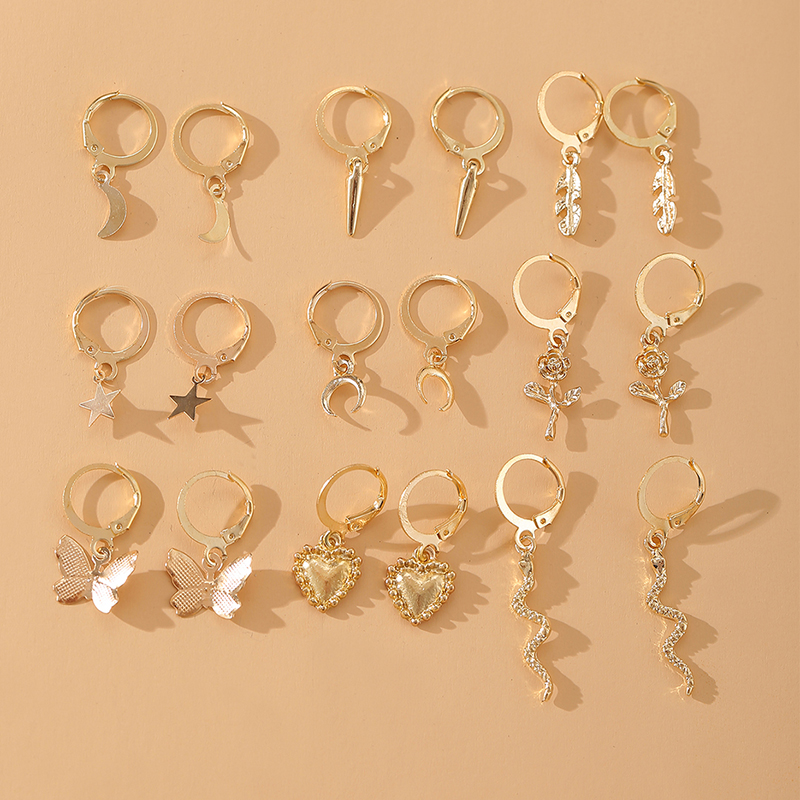 YEEZII 18pcs / Set Anting Rumbai Kristal Strawberry Bintang Butterfly Emas Bahan Logam Gaya Vintage Korea Untuk Wanita