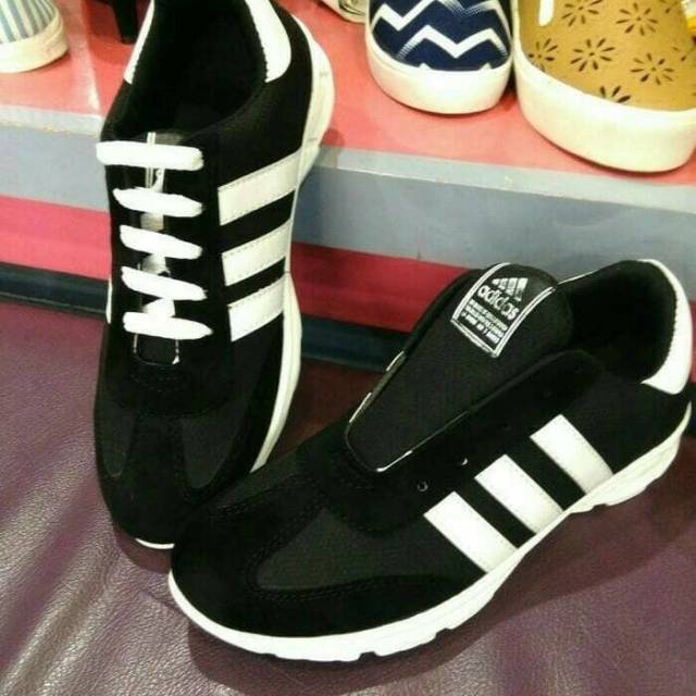 Sepatu sport adidas
