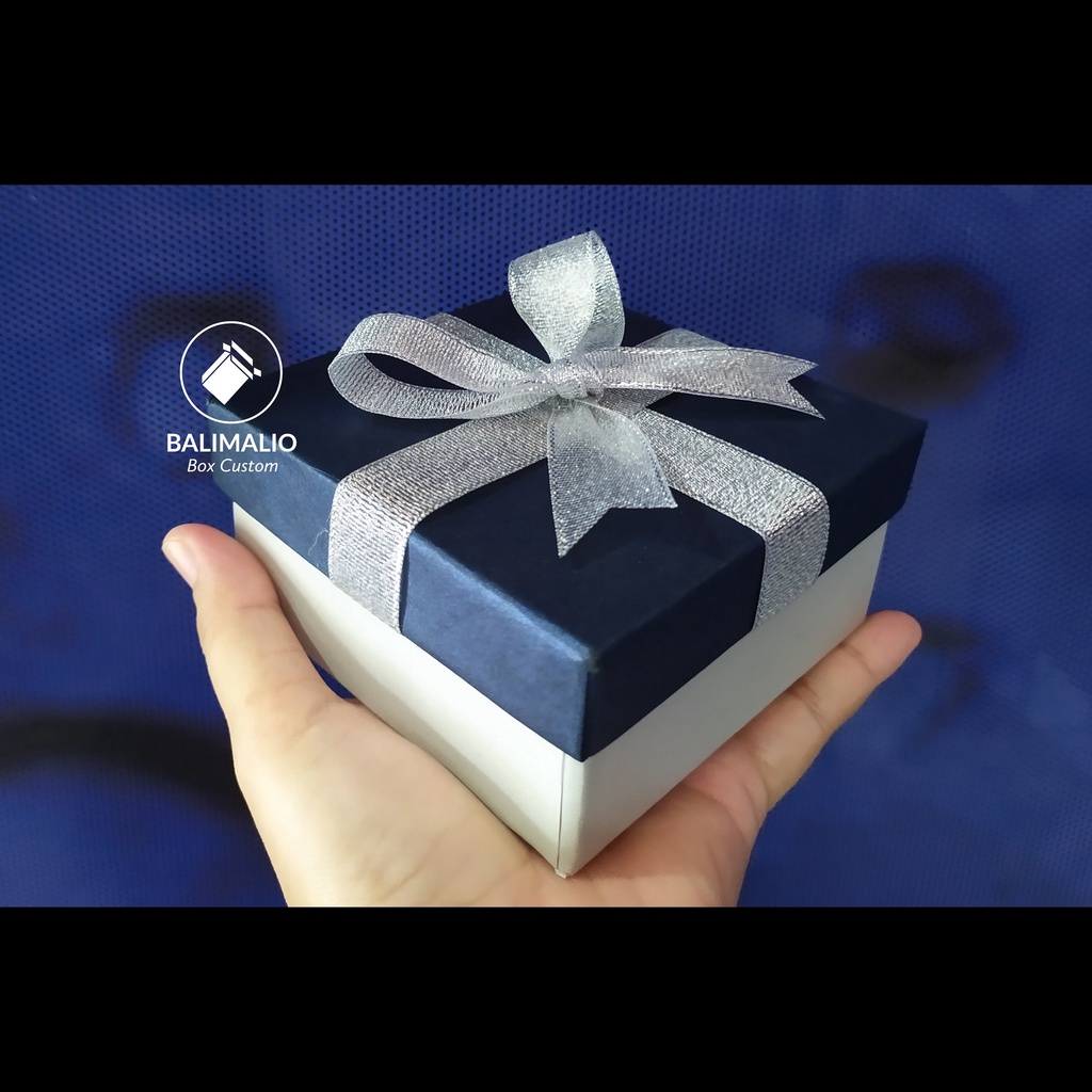 

BOX PITA 10x10 T.8cm / kotak kado