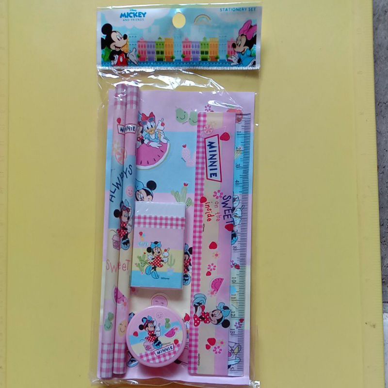 

Disney stationery set