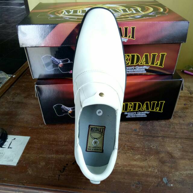 MANDIENS  Sepatu Pantoel Kulit Putih SJ180 Export Quality