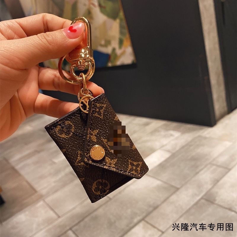 louis vuitton small keychain