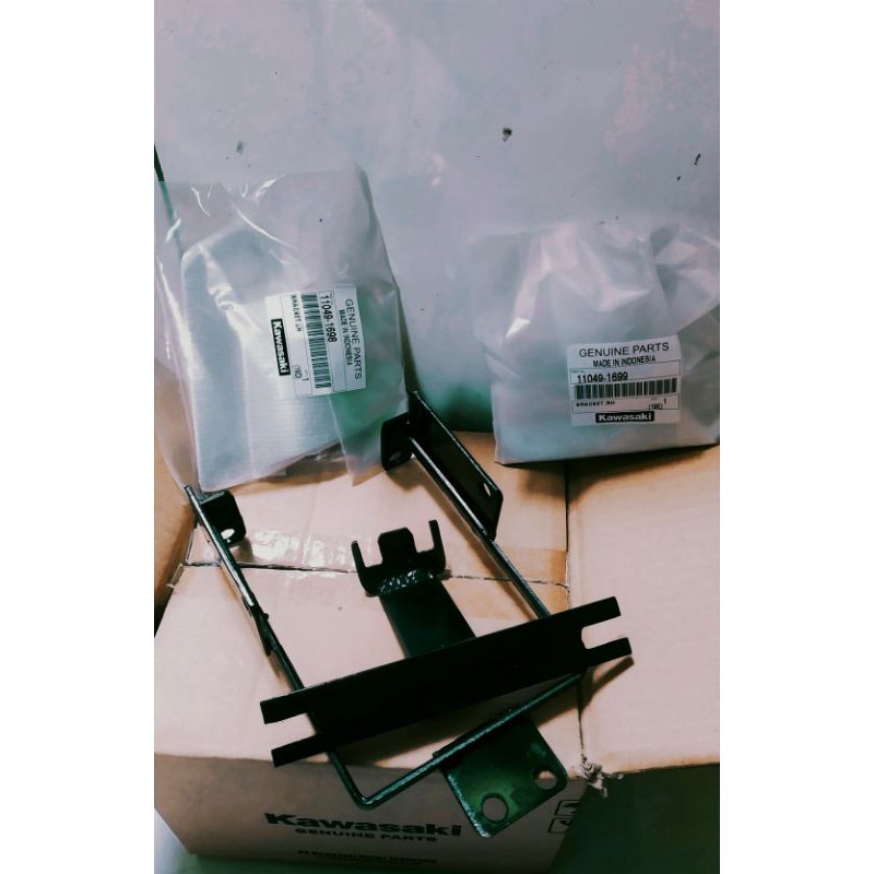 BRAKET(TAPAK) LAMPU BULET + KUPINGAN KAWASAKI UNTUK MOTOR VIXION,CB150R,VERZA,SCORPIO DAN SEJENIS