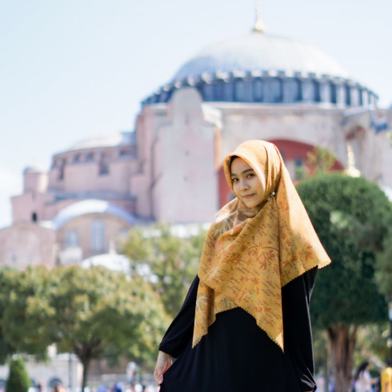 Hijab Segi Empat Motif-Golden Horn Voal Scarf-Huma Hatun Series
