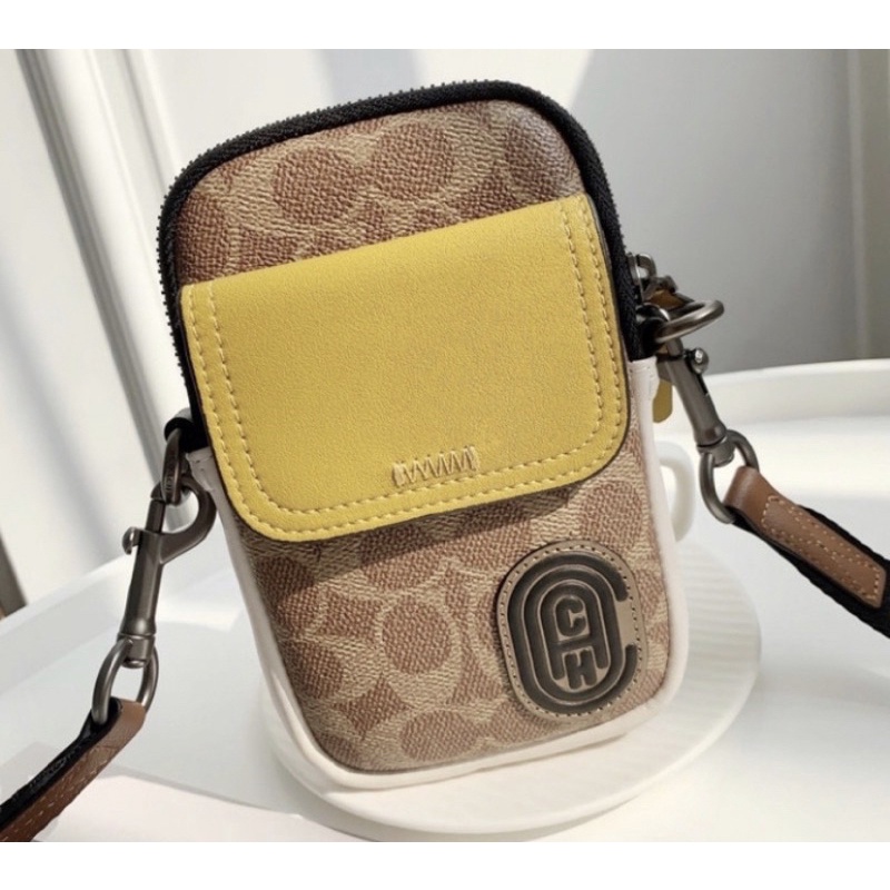 COACH PACER POUCH IN COLOURBLOCK SIGNATURE CANVAS WITH PATCH