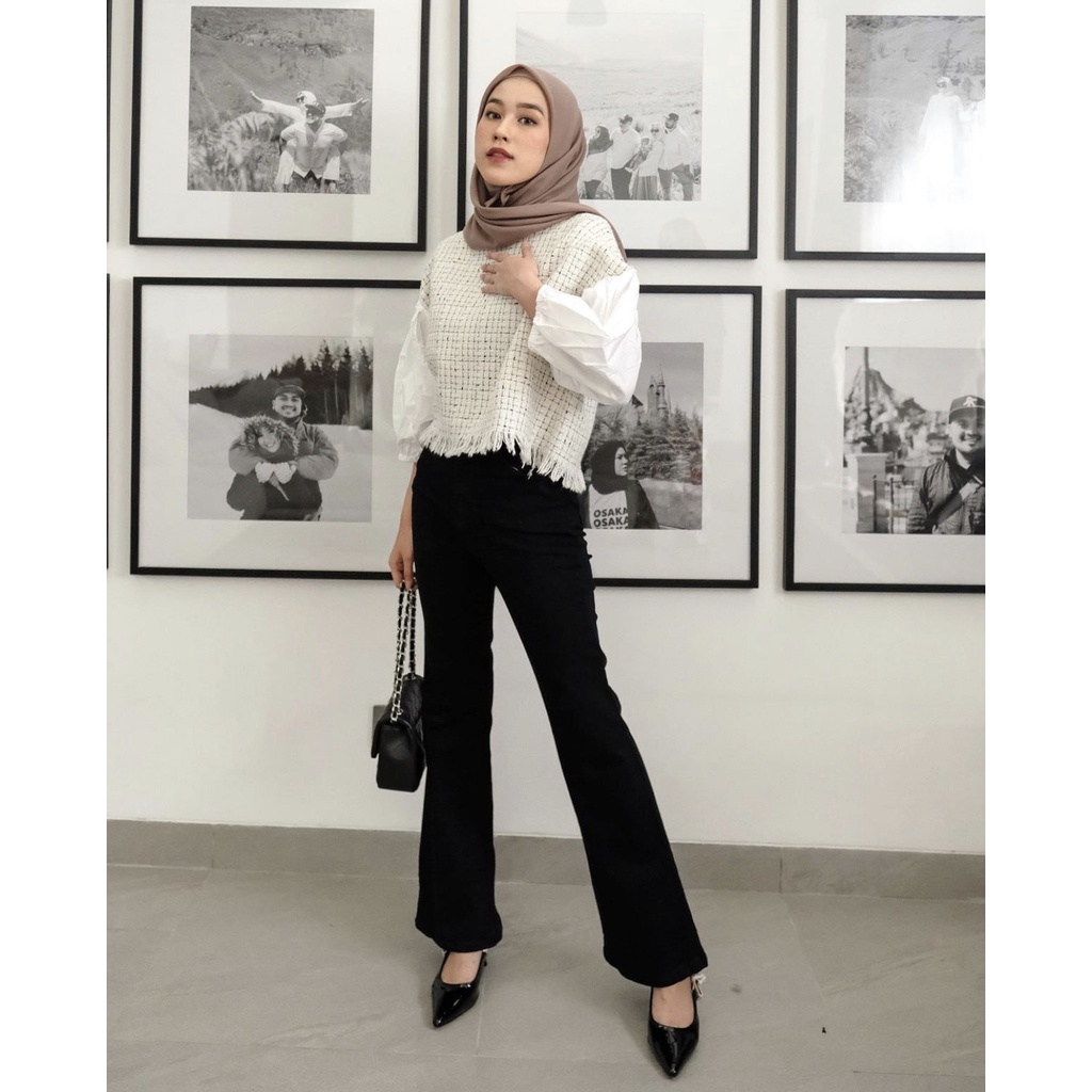 Tania Black Flared / Celana Jeans Cutbray Wanita