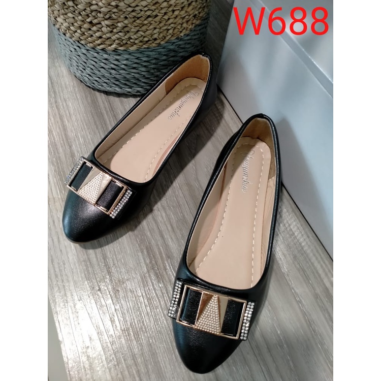 Flat shoes wanita W688