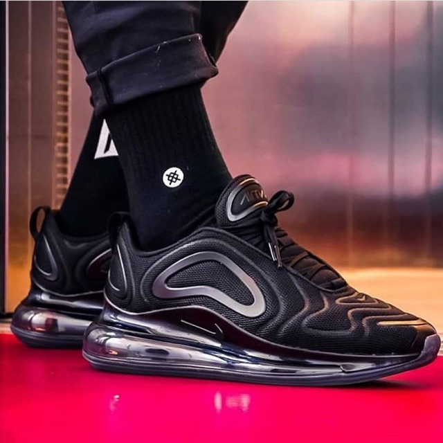 NIKE AIR MAX 720 TRIPLE BLACK