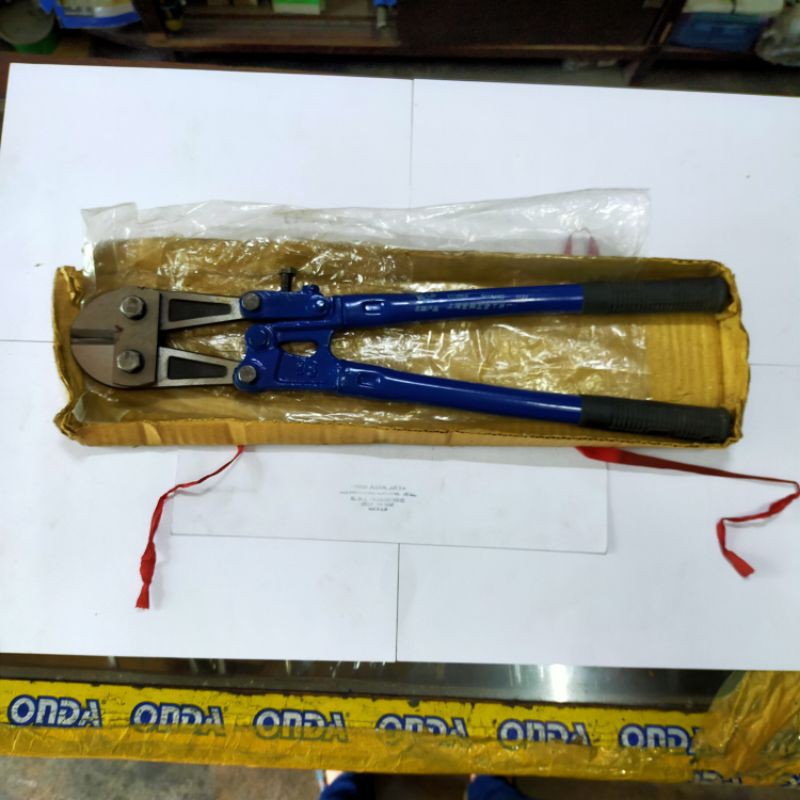 

Bolt Cutter Clipper / Gunting beton besi ukuran 18" merk Gold Lion