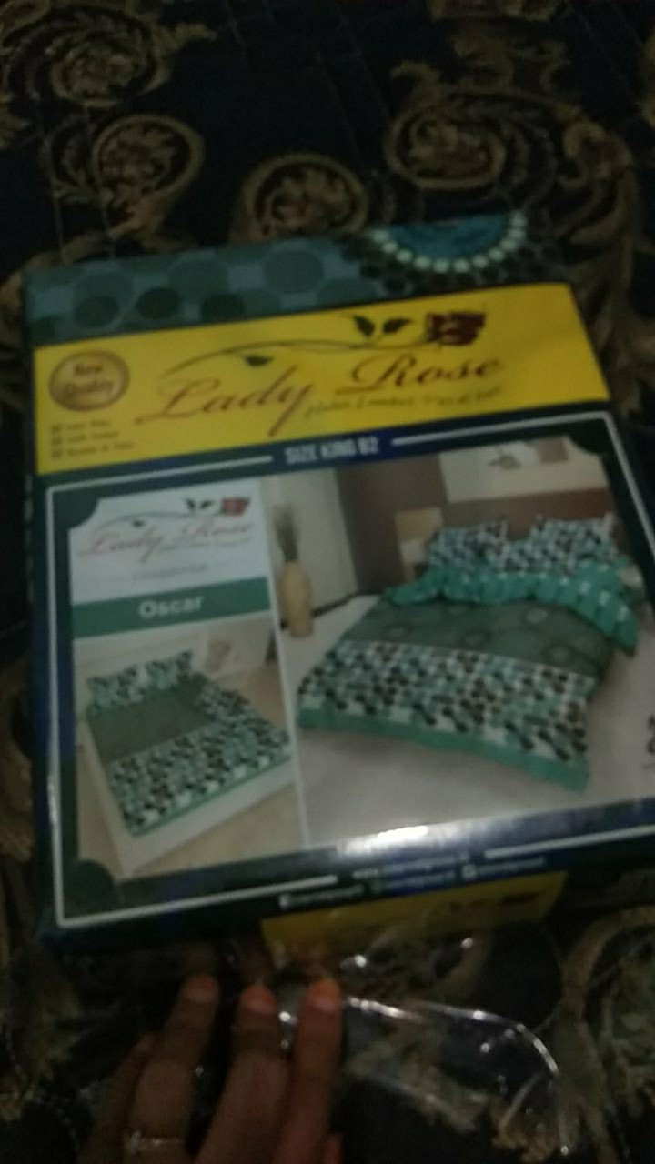 Lady Rose Sprei King (180x200) Dengan 2 Bantal - Oscar