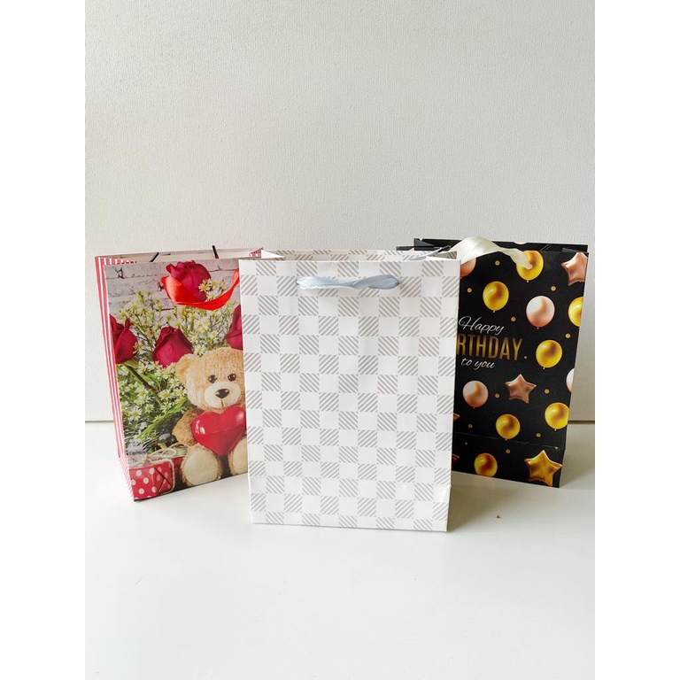 

SOS Paper Bag Glitter Ukuran S /Goodie Bag/Tas Tenteng/Tas Kado/Tas Hadiah/Hand Bag Kertas/Shopping Bag