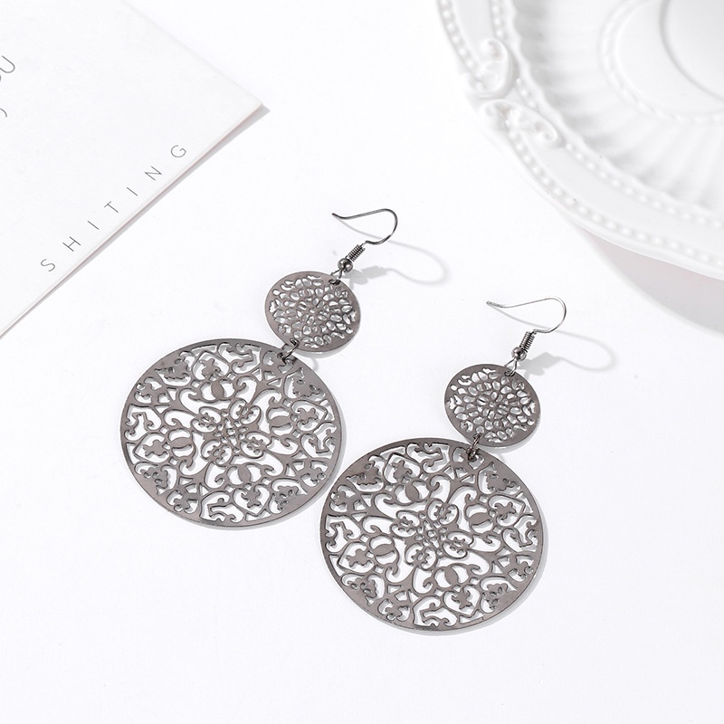 Hot selling European and American fashion earrings, retro hollow disc frosted earrings, palace folk style carved earrings