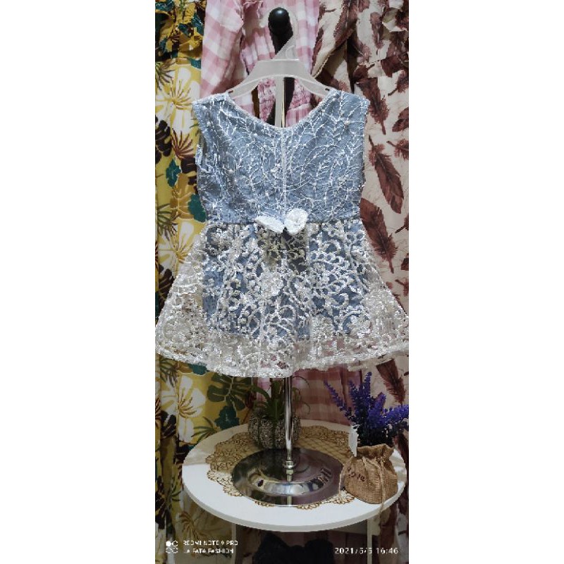dress brukat pita