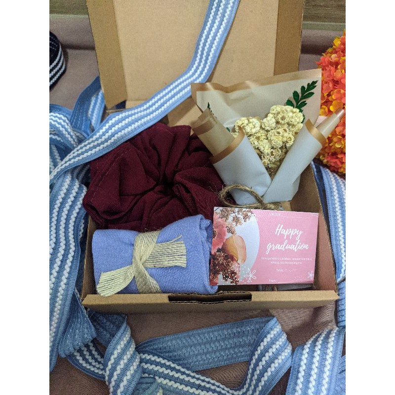 

kado hampers / kado box / kado kekinian untuk hadiah wisuda, wedding, dll