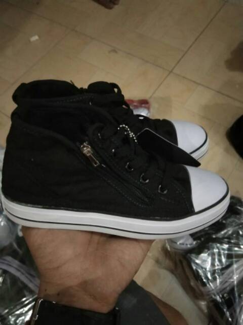 Sepatu converse anak